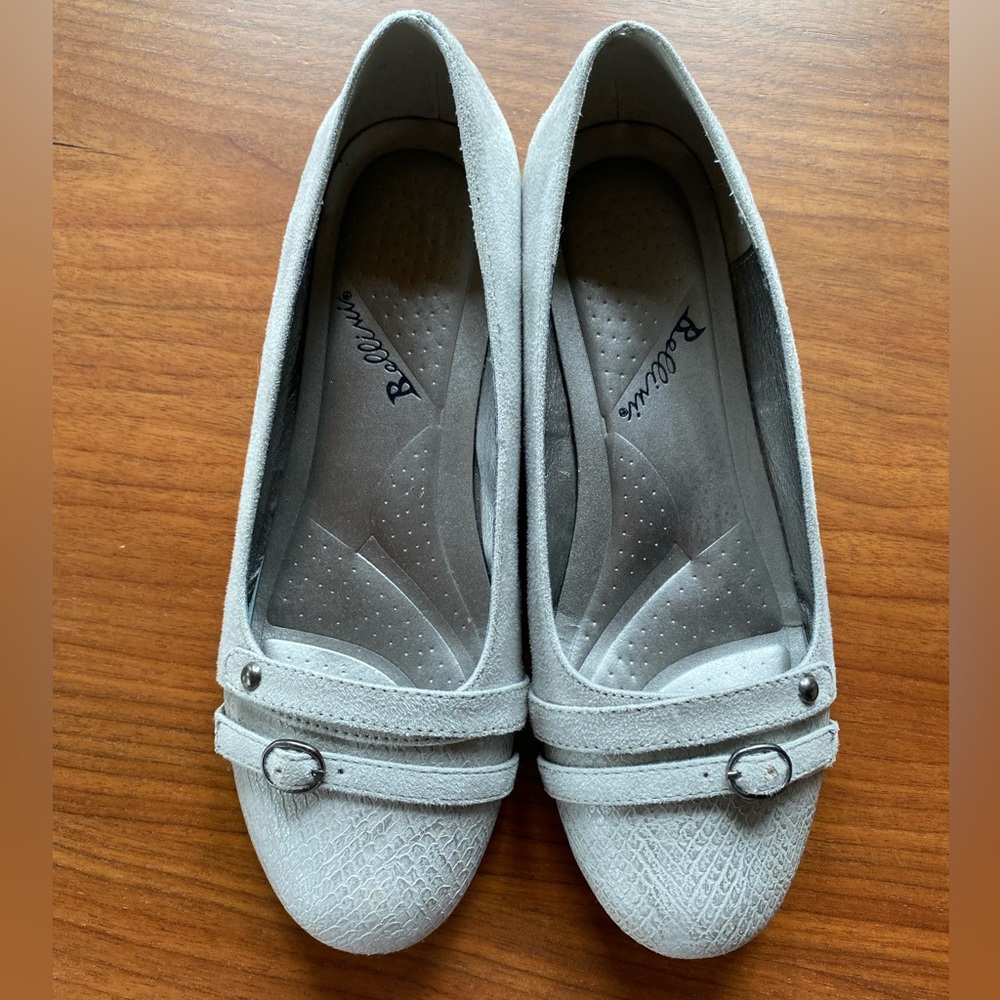 Bellini Gray/ silver Flats in 8.5 Wide